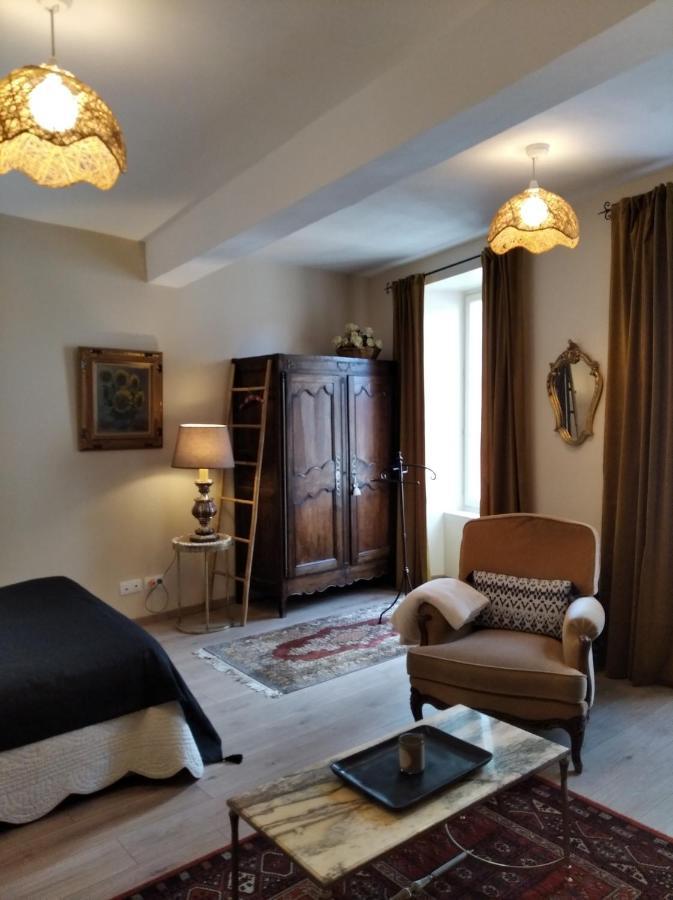 Апарт отель Le Logis De Saint Cyr Исудён Экстерьер фото